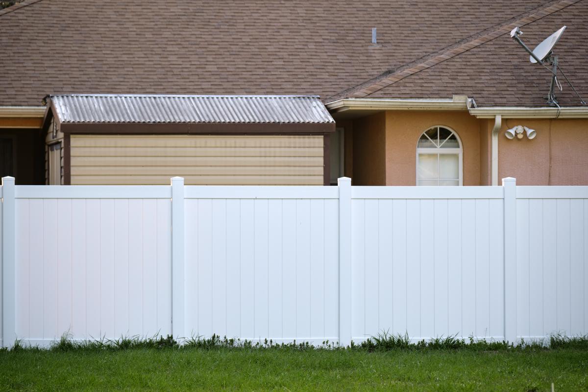 Is Vinyl Fencing Less Expensive Than Wood? Buy Direct Vinyl Fence