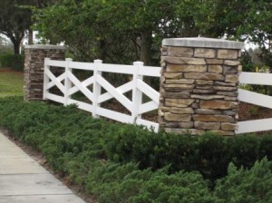 Flordia-Cross-Buck-Vinyl-Fence