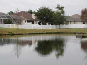 Vinyl-Gator-Fence