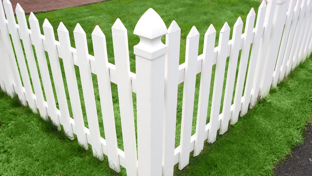 Does All Vinyl Fencing Hold Up the Same?